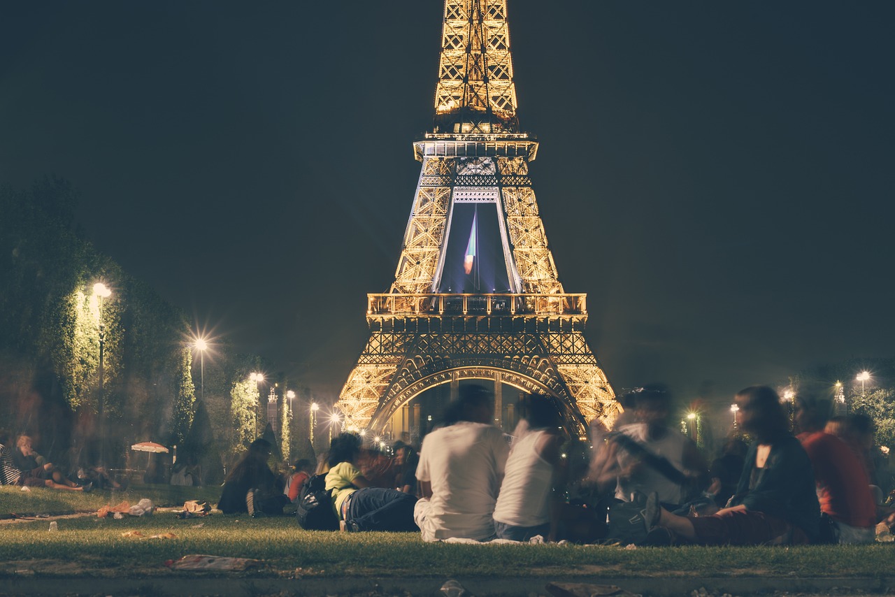 Paris Rüyası Eiffel Kulesi, Louvre Müzesi ve Montmartre ile Birlikte Şehrin Güzelliği